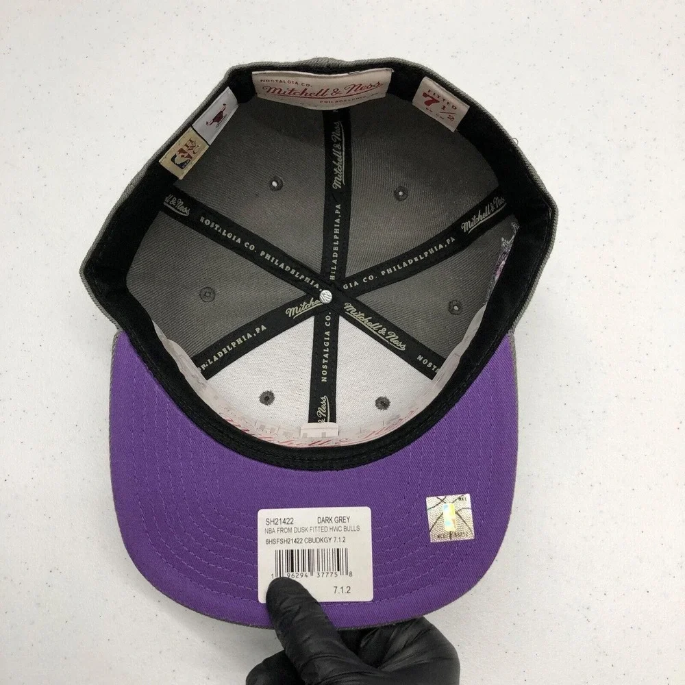 Chicago Bulls Hat Cap Fitted Mens 7 1/2 Gray NBA HWC Basketball Mitchell & Ness